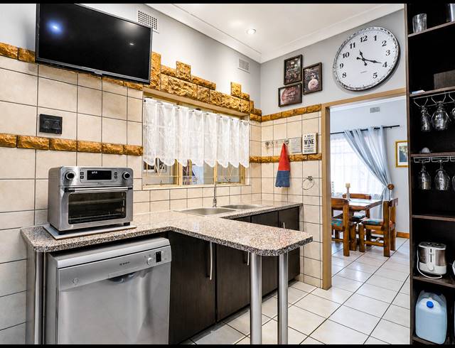 4 BEDROOM HOUSE FOR SALE IN LYTTELTON MANOR